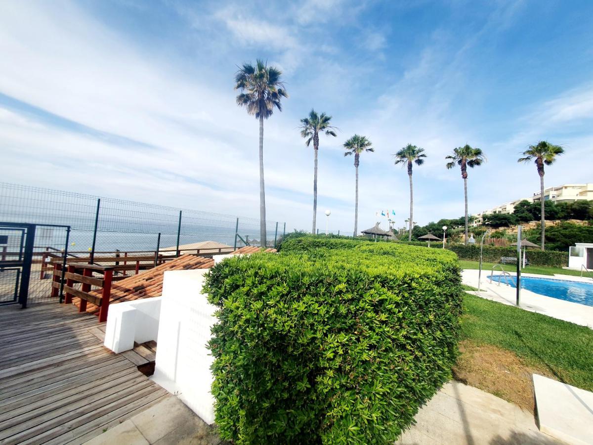 Luna Beach Seafront Марбелья Экстерьер фото