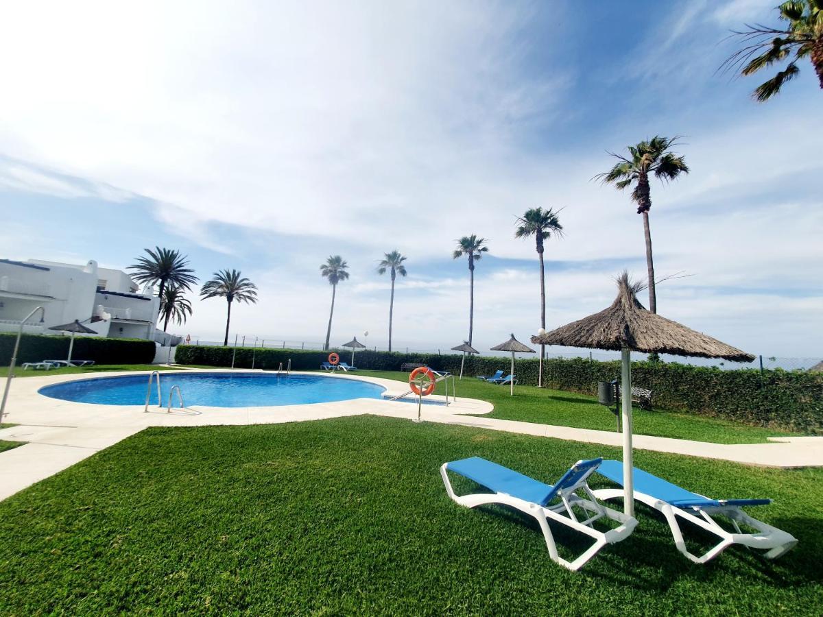 Luna Beach Seafront Марбелья Экстерьер фото
