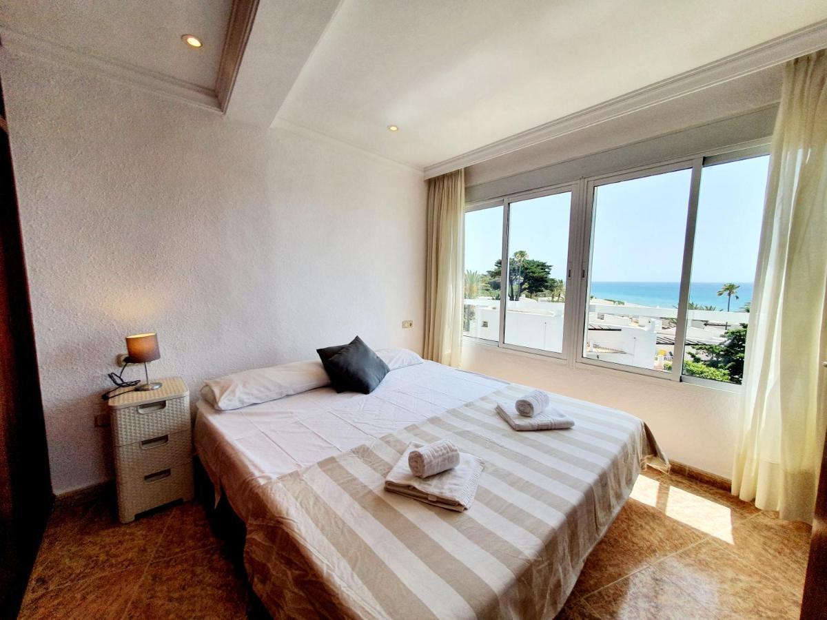 Luna Beach Seafront Марбелья Экстерьер фото